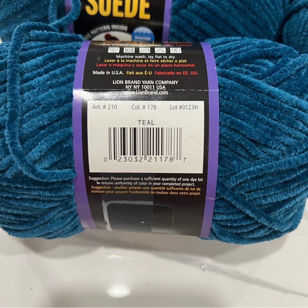 Lion Brand 'Lion Suede' Velvet Yarn - Teal lot of 7 skeins - Picture 2 of 4